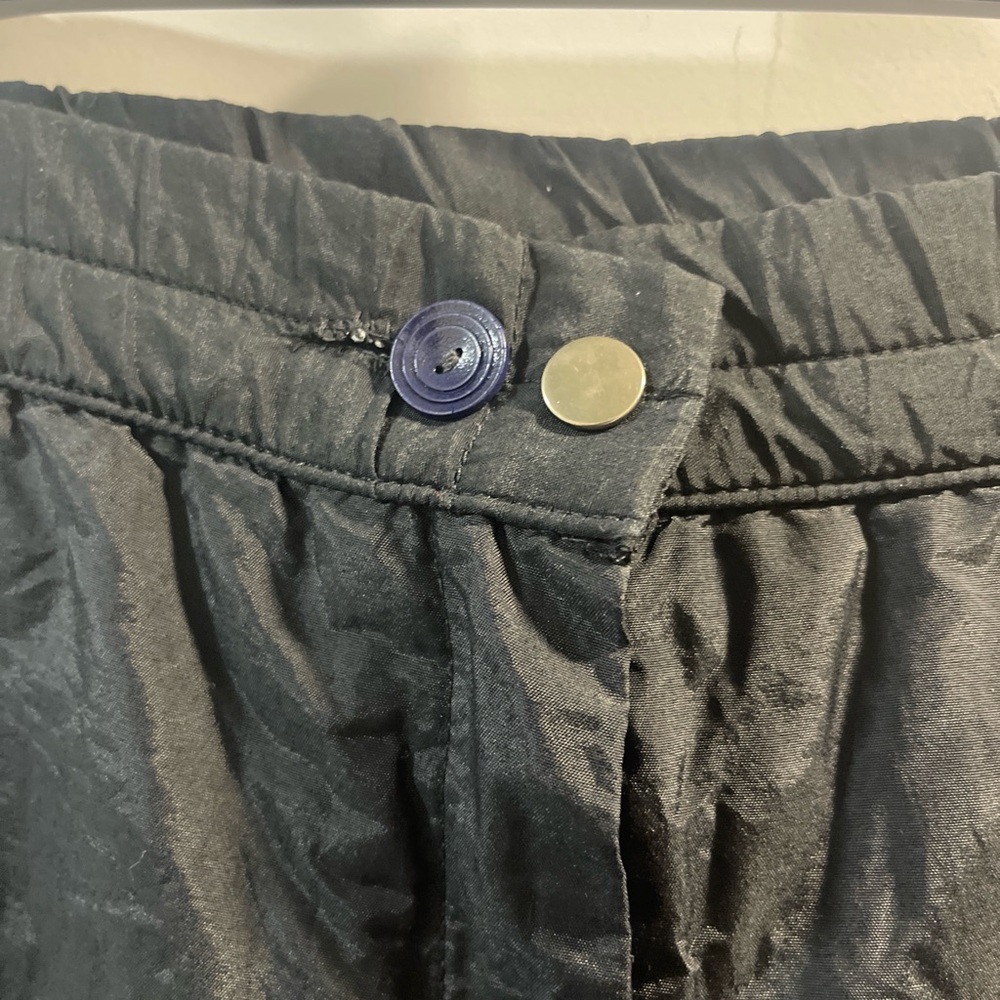 Obermeyer Women’s Black Joggers Snow ❄️ Pants Have Small Damage To The Button - Picture 3 of 7